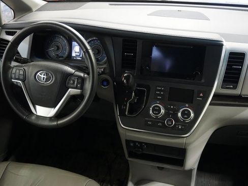 Used 2017 Toyota Sienna XLE image 26