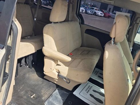Used 2015 Dodge Grand Caravan American Value Package image 12