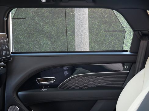 New 2025 Bentley Bentayga Extended Wheelbase image 22