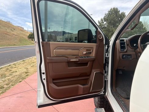 Used 2024 RAM 3500 Limited AWD/4WD image 9