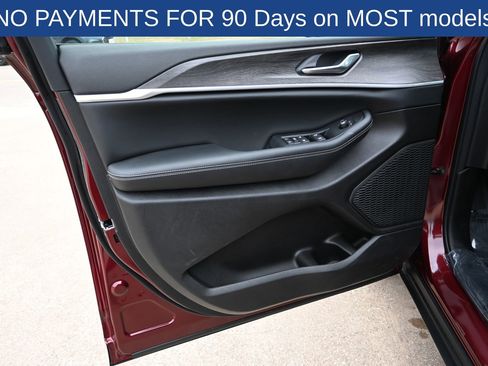 New 2026 Jeep Grand Cherokee Altitude image 7