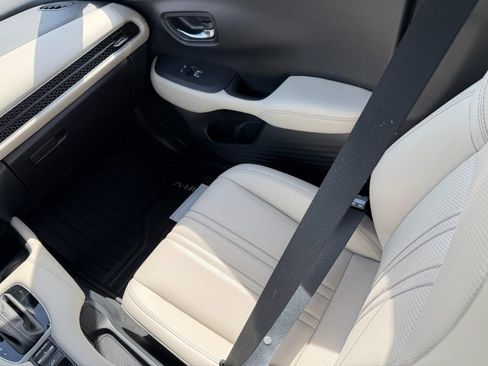 Used 2026 Honda HR-V EX-L image 16