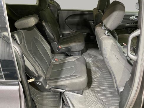 Used 2018 Chrysler Pacifica Touring Plus w/ S Appearance Package image 24