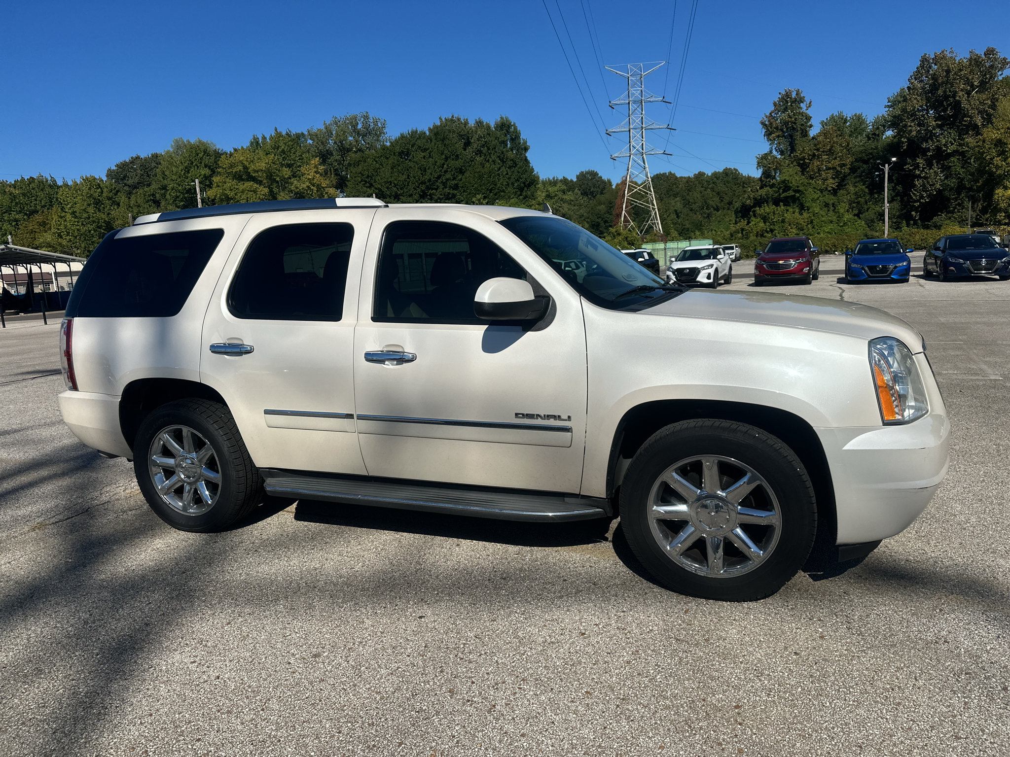 Used 2014 GMC Yukon Denali RWD image 9