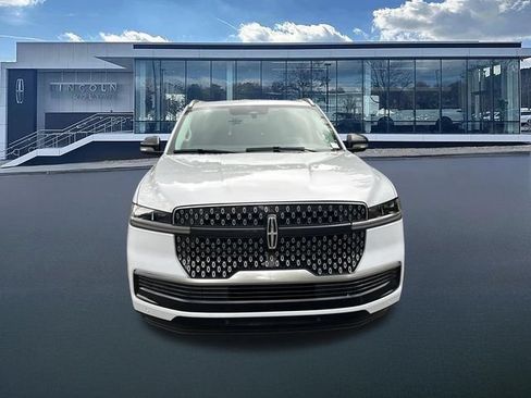 New 2026 Lincoln Navigator Reserve AWD/4WD image 2