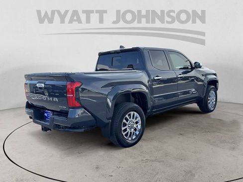 Used 2025 Toyota Tacoma Limited AWD/4WD image 5