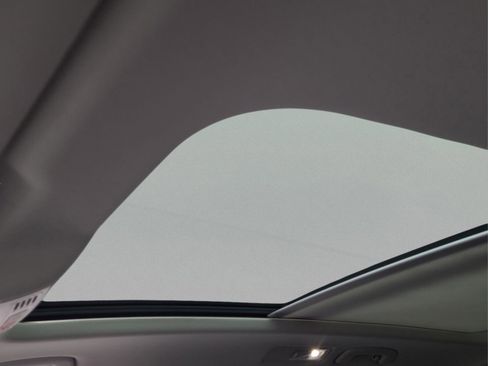 Used 2018 Volkswagen Tiguan SEL image 16