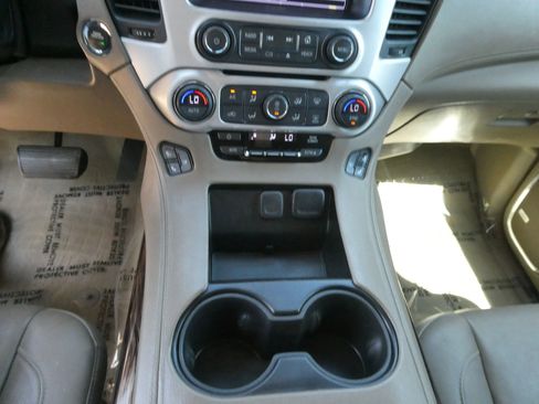 Used 2017 GMC Yukon SLT AWD/4WD image 25