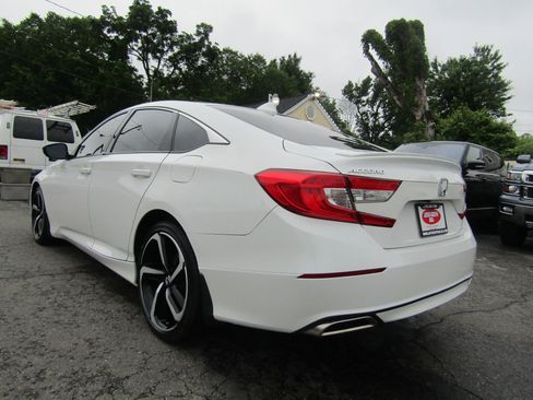 Used 2018 Honda Accord Sport image 5
