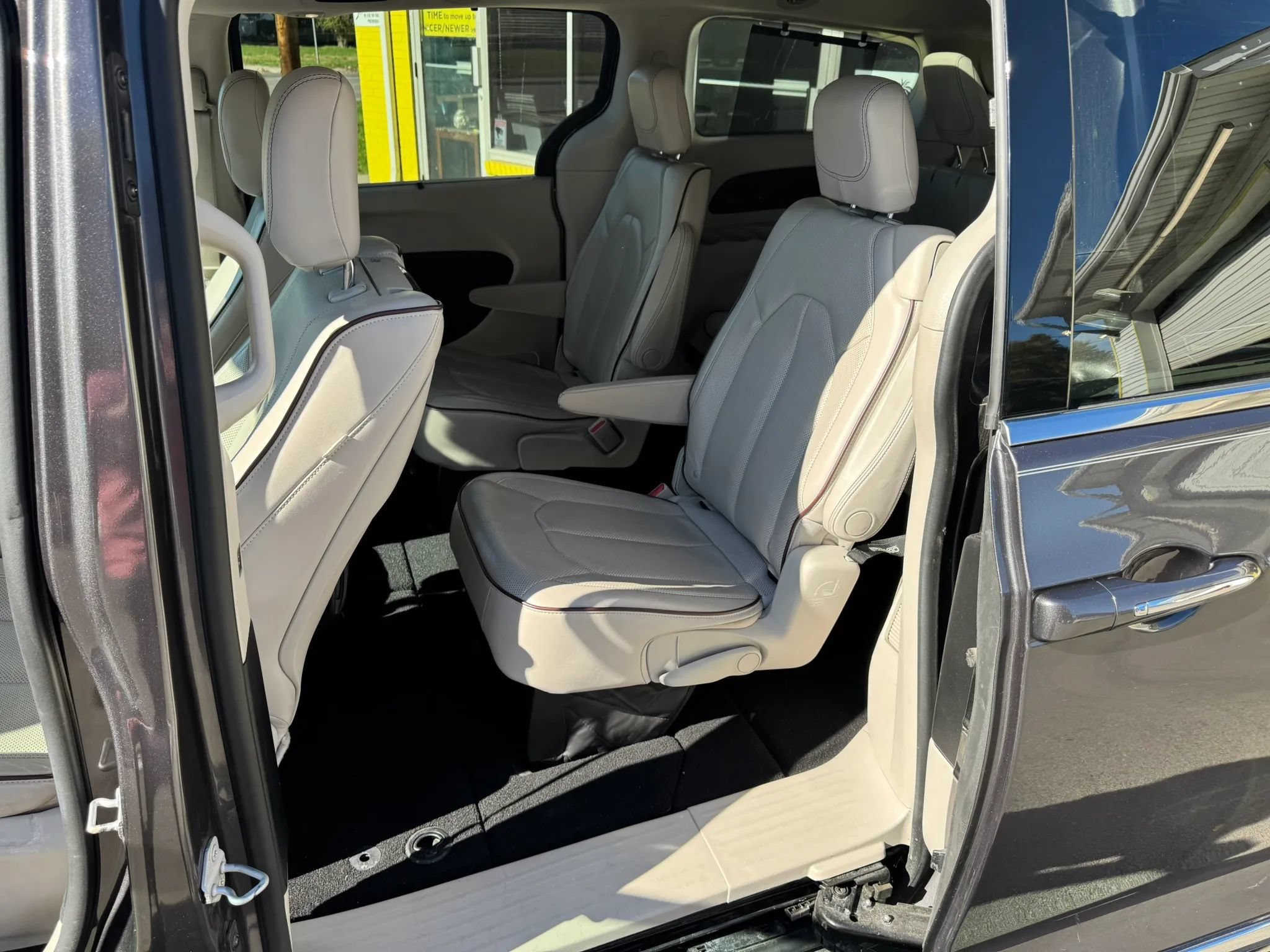 Used 2017 Chrysler Pacifica Limited FWD image 18