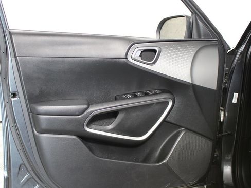 Used 2023 Kia Soul LX w/ Option Group 015 FWD image 6