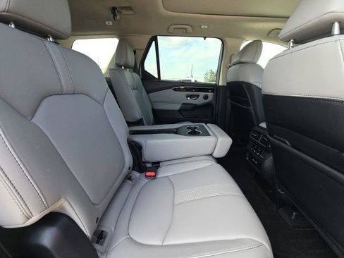 Used 2024 Honda Pilot Touring image 17
