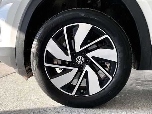 Used 2025 Volkswagen Atlas SE image 11