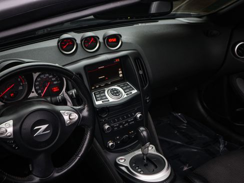 Used 2017 Nissan 370Z Touring image 29