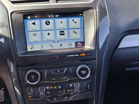 Used 2017 Ford Explorer XLT w/ Equipment Group 201A FWD image 12