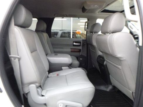 Used 2014 Toyota Sequoia Platinum image 9