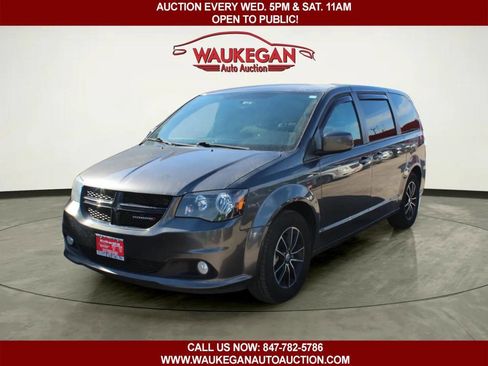 Used 2018 Dodge Grand Caravan SXT w/ Driver Convenience Group FWD image 1