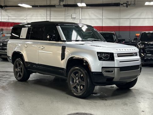 Used 2024 Land Rover Defender 130 X-Dynamic SE AWD/4WD image 10