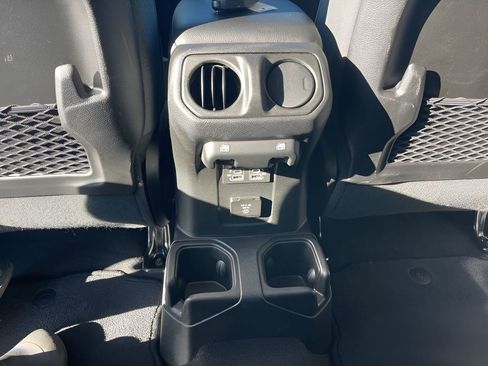 Used 2025 Jeep Wrangler Unlimited Rubicon AWD/4WD image 11