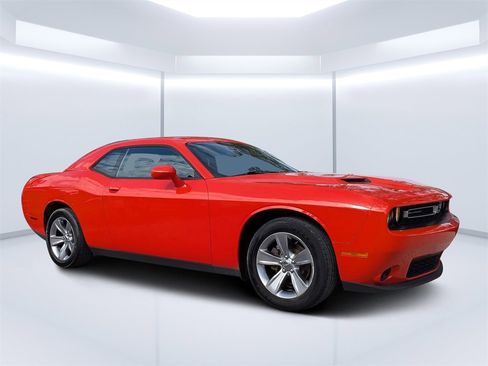 Used 2020 Dodge Challenger SXT image 1