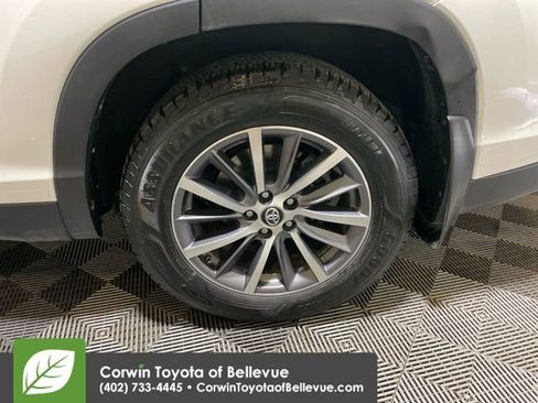 Used 2019 Toyota Highlander XLE image 25