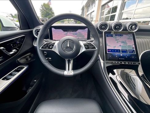 Used 2025 Mercedes-Benz GLC 350e 4MATIC image 5