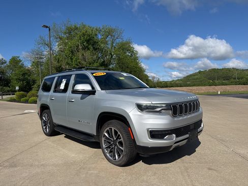 Used 2022 Jeep Wagoneer Series II w/ Premium Group I AWD/4WD image 3