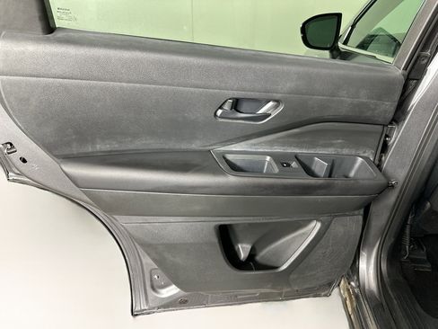 Used 2024 Nissan Pathfinder SV image 25