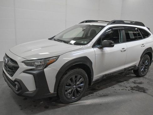 Used 2023 Subaru Outback Onyx Edition image 3