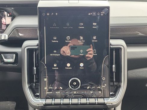 New 2025 GMC Yukon XL Elevation image 29