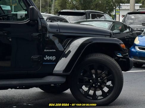 Used 2023 Jeep Wrangler Unlimited Sahara AWD/4WD image 9