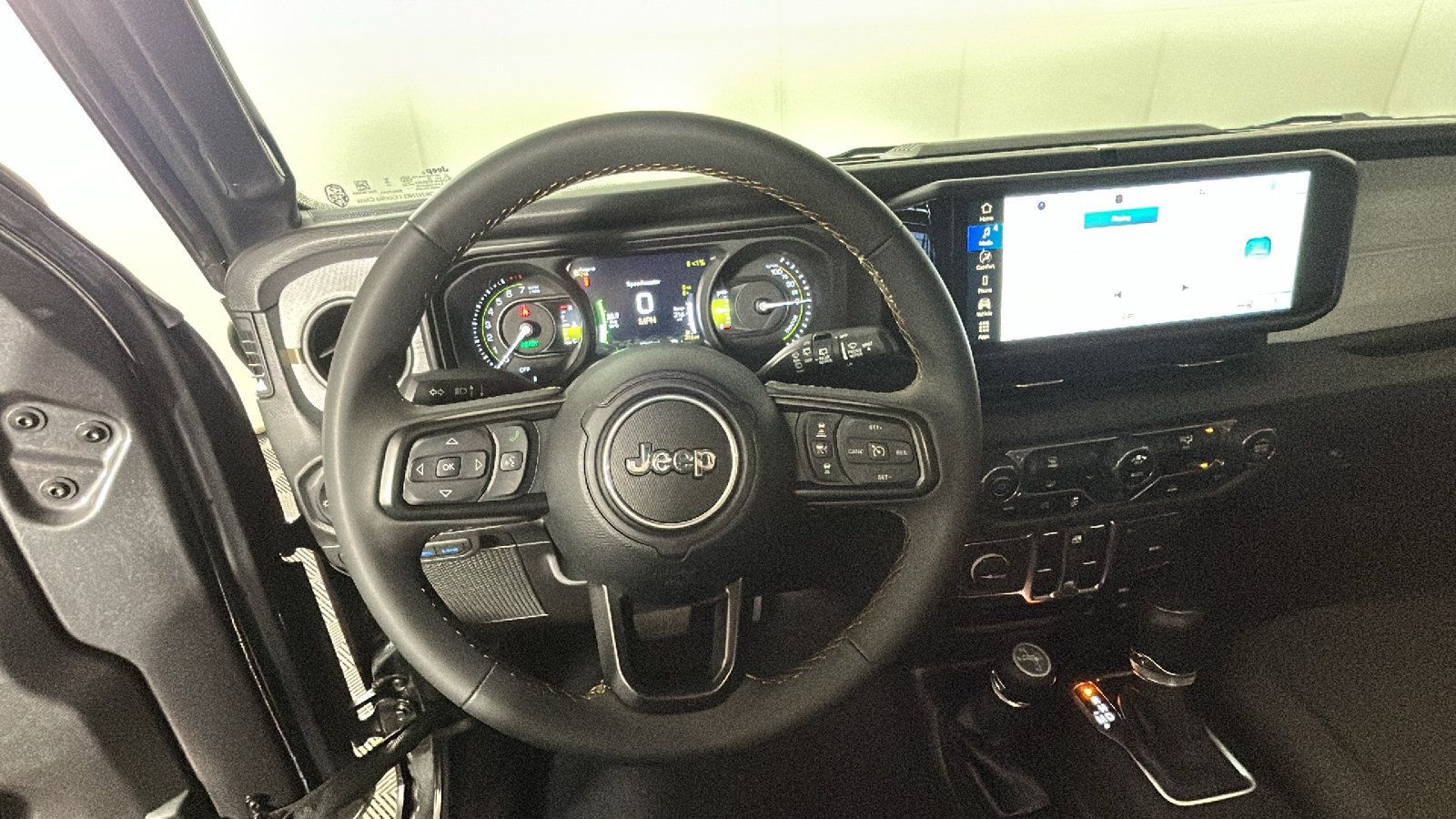 Used 2024 Jeep Wrangler Unlimited w/ Technology Group AWD/4WD image 17