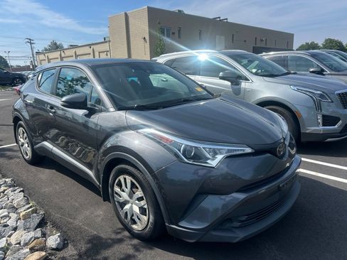 Used 2019 Toyota C-HR LE FWD image 2