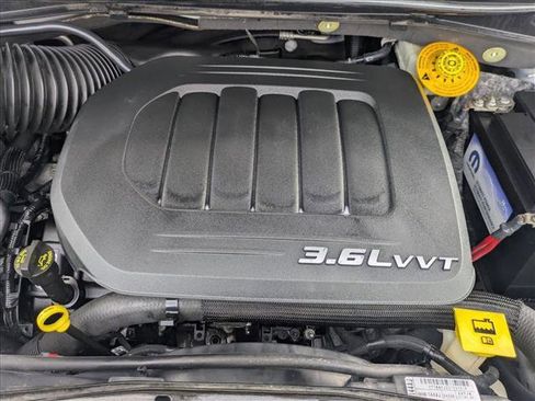 Used 2014 Chrysler Town & Country Touring-L w/ Driver Convenience Group image 23