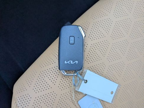 Certified 2025 Kia Seltos EX w/ EX Sunroof Package image 36