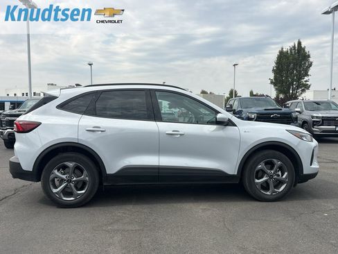 Used 2025 Ford Escape ST-Line Select AWD/4WD image 8
