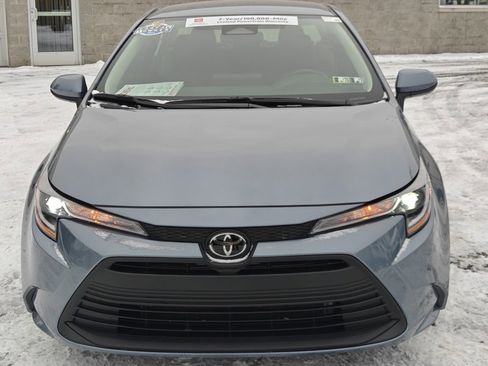 Used 2025 Toyota Corolla LE image 2