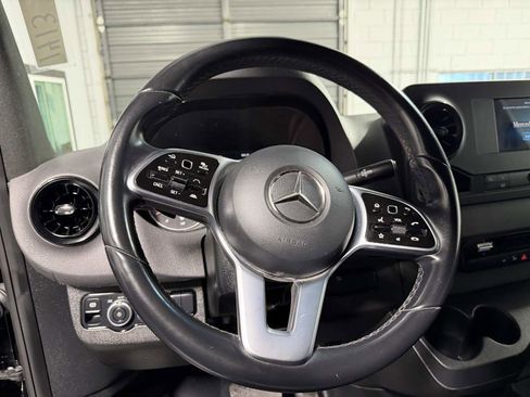 Used 2022 Mercedes-Benz Sprinter 2500 image 17