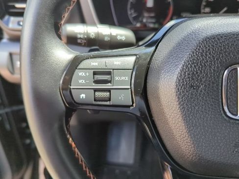 Used 2023 Honda Pilot Sport image 12