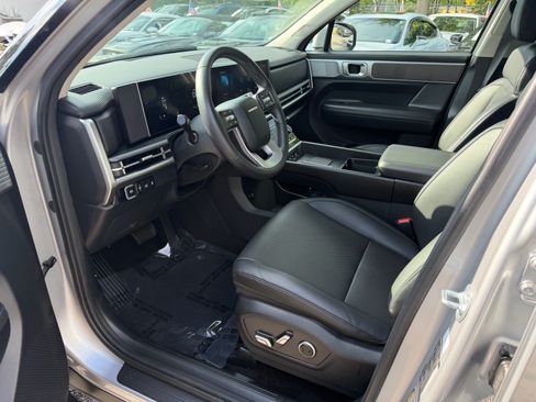 Used 2025 Hyundai Santa Fe SEL AWD/4WD image 11
