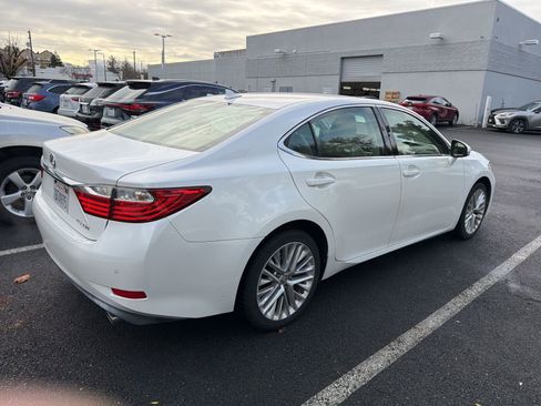 Used 2013 Lexus ES 350 w/ Luxury Pkg image 3