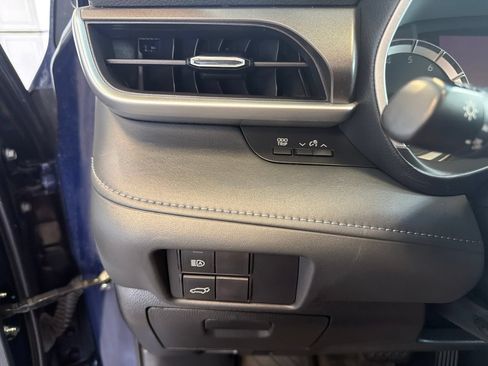 Used 2022 Toyota Highlander XLE AWD/4WD image 20