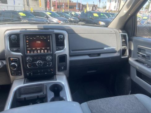 Used 2017 RAM 1500 SLT AWD/4WD image 18