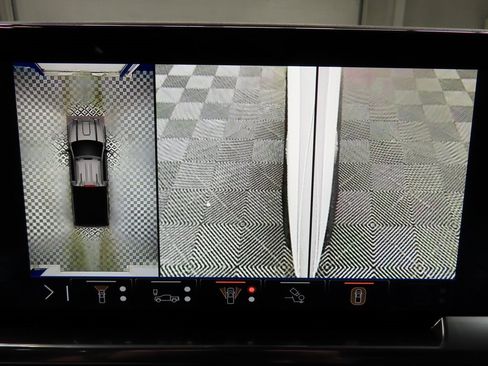 Used 2024 GMC Sierra 2500 SLT w/ SLT Premium Package image 19