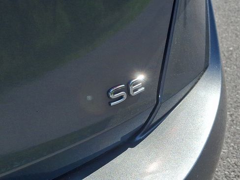 Used 2024 Volkswagen Jetta SE FWD image 33