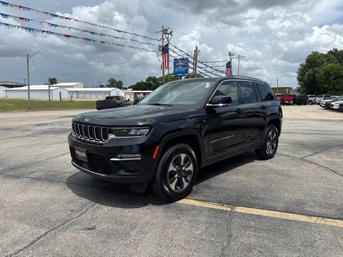 Used 2022 Jeep Grand Cherokee Limited 4xe w/ Luxury Tech Group II AWD/4WD image 9