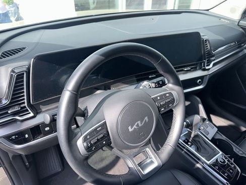 Used 2024 Kia Sportage EX image 2