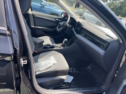 New 2025 Volkswagen Jetta SE image 7