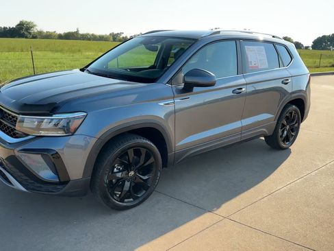 Used 2023 Volkswagen Taos SE image 5