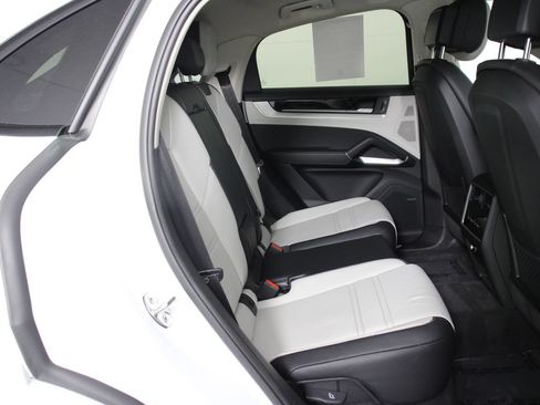 Certified 2026 Porsche Cayenne S AWD/4WD image 32